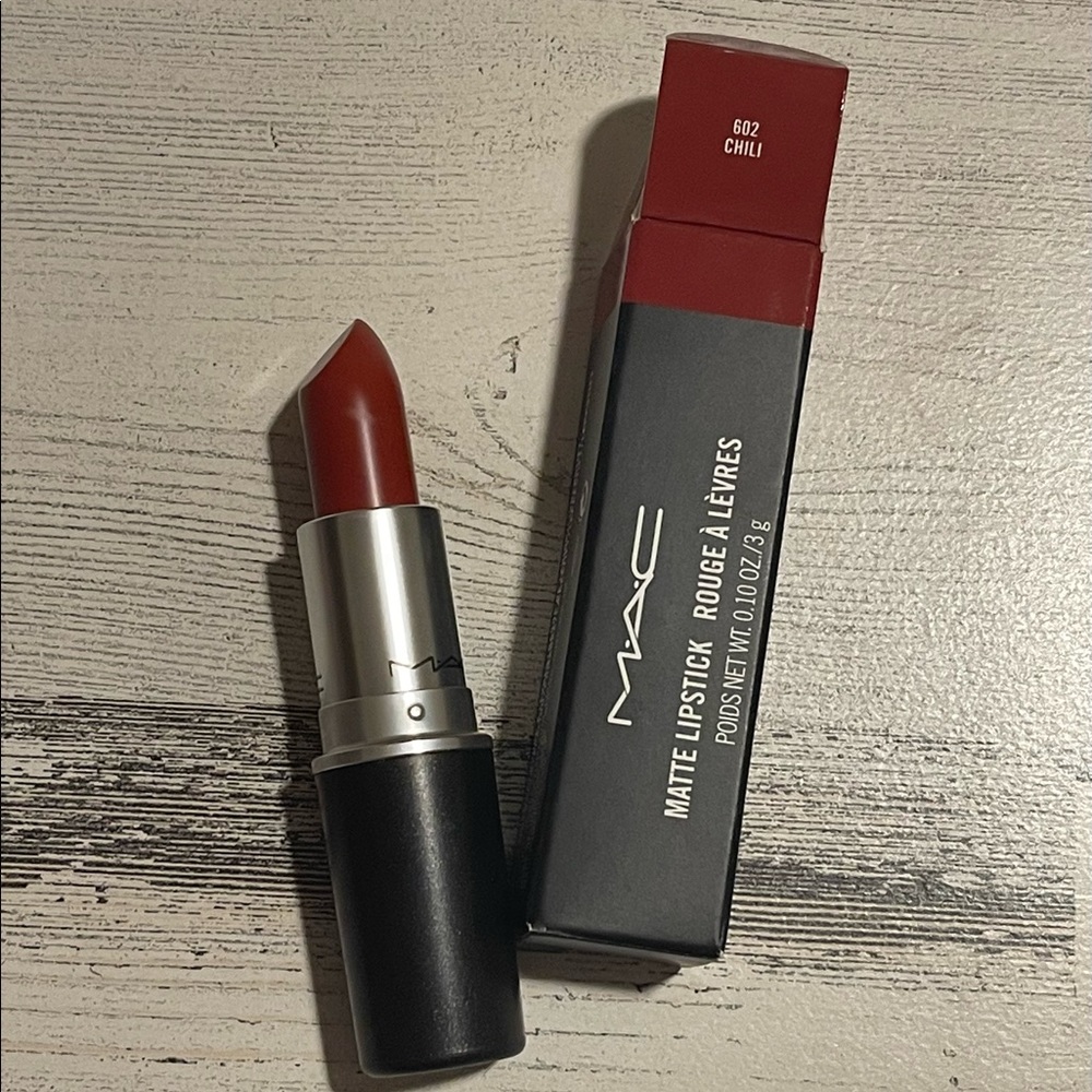MAC CHILI MATTE LIPSTICK LIP CARE DEEP RED GREAT FALL COLOR!